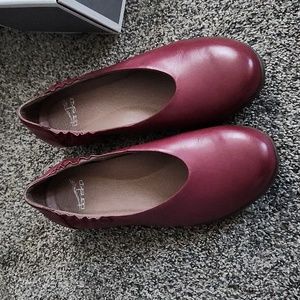 Dance goes women's flats size 37 Kira Aniline Calf color Canernet.